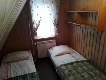 Фото номера Трехместный номер с общей ванной комнатой Проживание в семье Pokoje Goscinne U Elzbiety г. Мале-Цихе 4